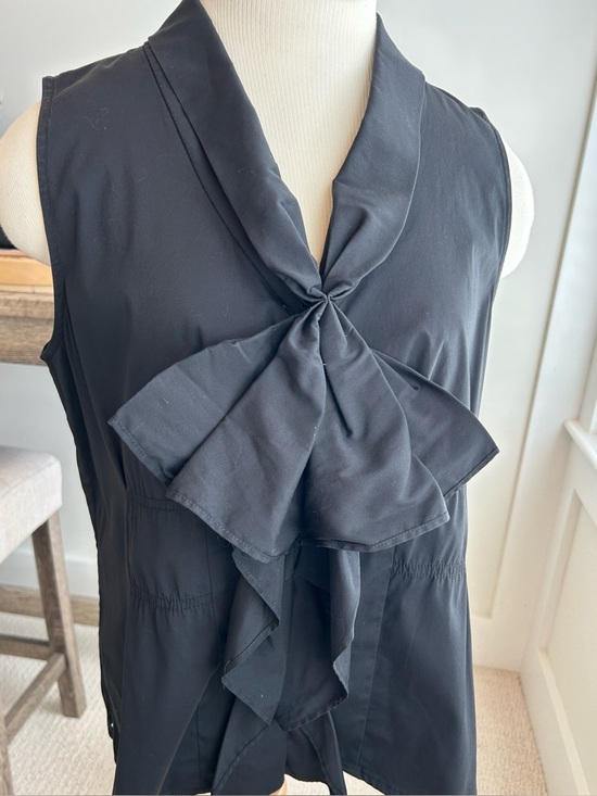 Ellen Tracy Tops - Ellen Tracy Black Sleeveless Top With Bow on the Front and Zipper Down the Back.
